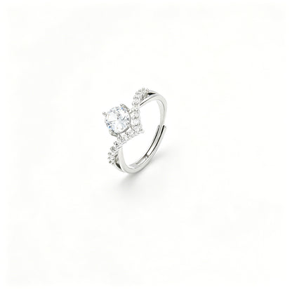 แหวนผู้หญิง ดีไซน์ไขว้ ประดับเม็ดกลม ปรับขนาดได้ | R3142