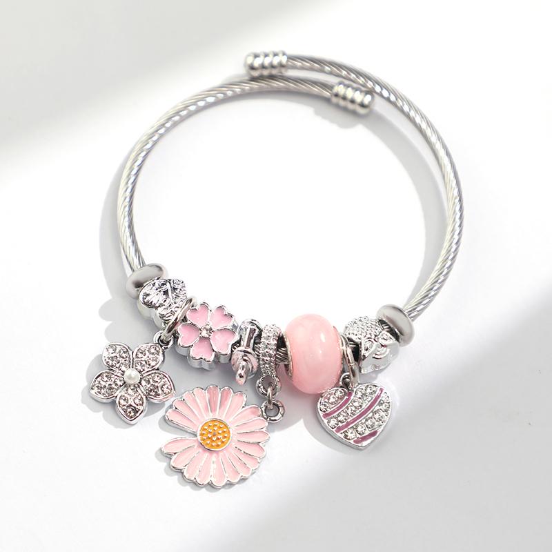 สร้อยข้อมือดอกไม้หลายสีและจี้รูปหัวใจ 2538