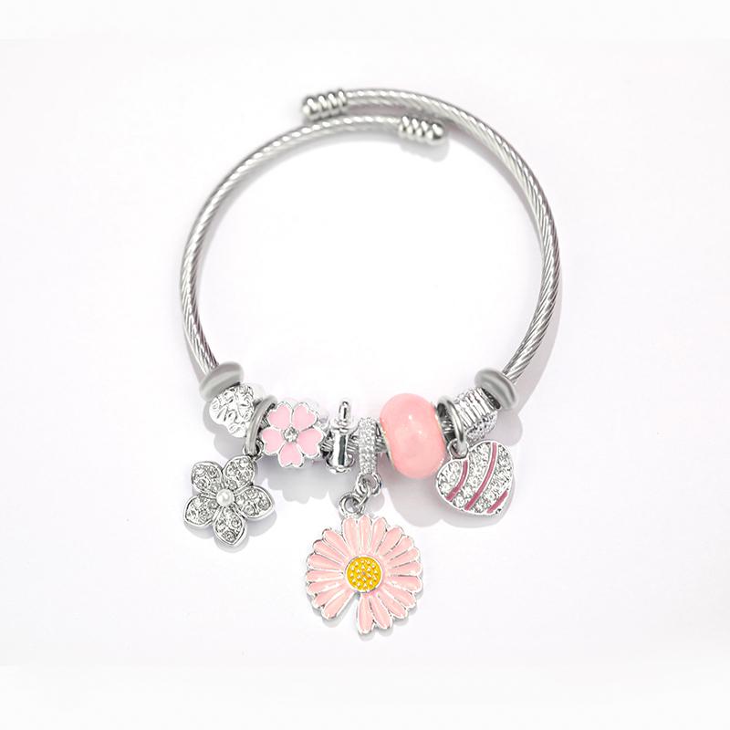 สร้อยข้อมือดอกไม้หลายสีและจี้รูปหัวใจ 2538